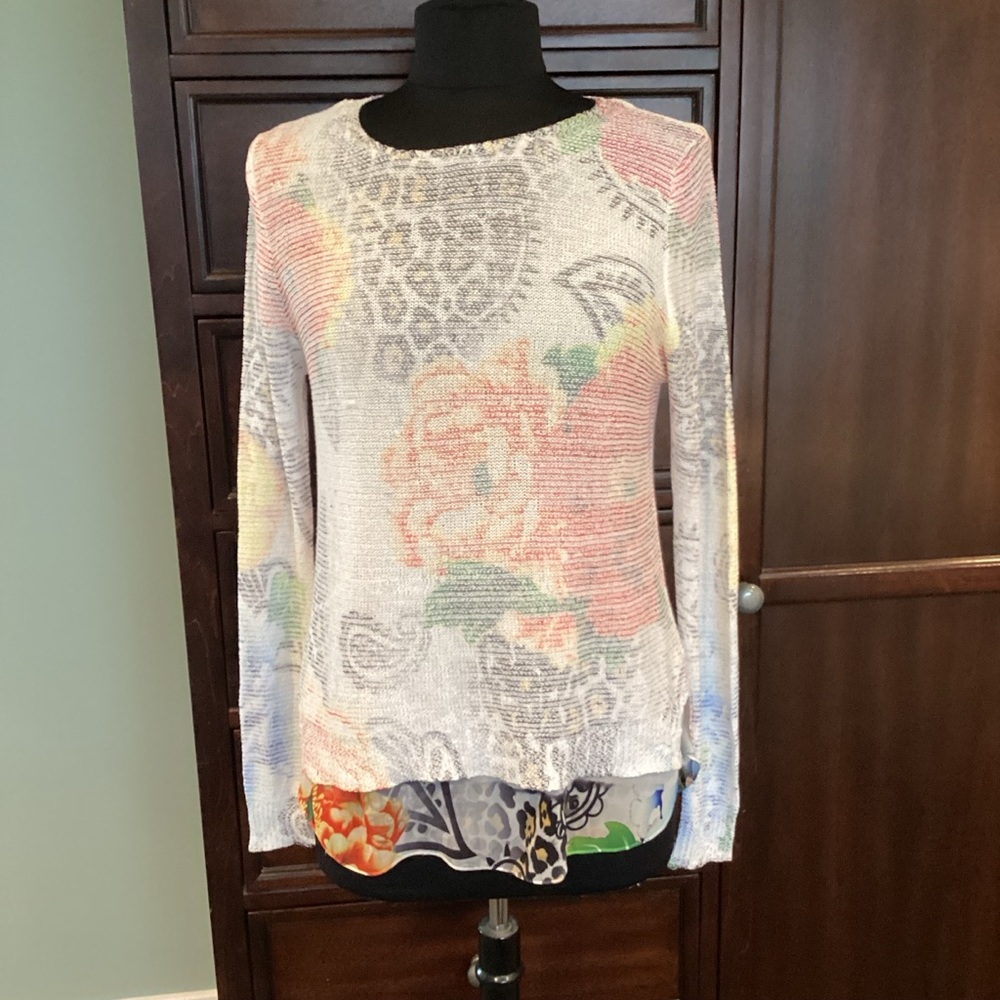 Sioni summer sweater w floral & animal print flattering cut EUC